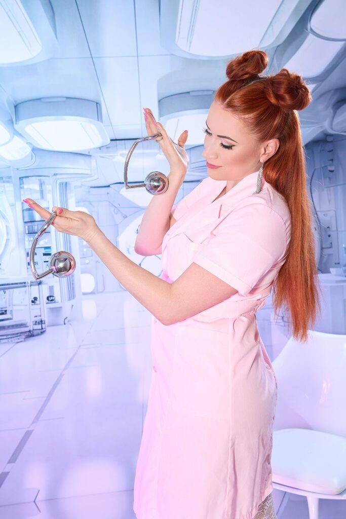 Frau Dr. Lucy Schloss